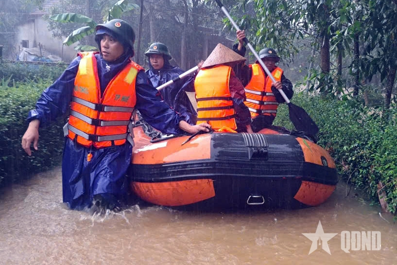 Bộ Tổng Tham mưu yêu cầu các đơn vị chủ động ứng phó mưa lớn, lũ quét từ Quảng Trị đến Quảng Ngãi
